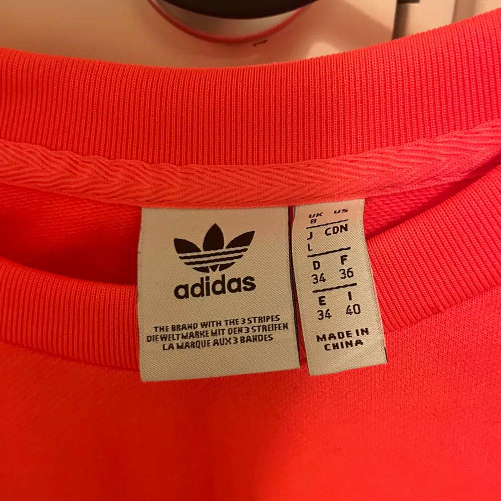 Knappt använd, rosa tröja från Adidas.. Tröjor & Koftor.