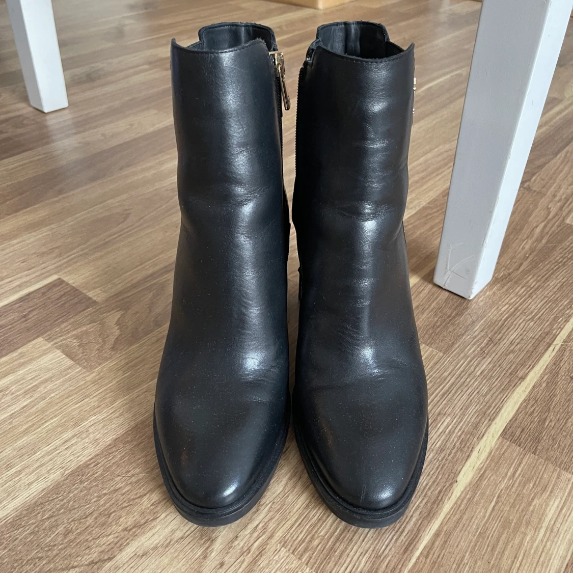 Tommy Hilfiger MONOGRAM HARDWARES BOOT - 90