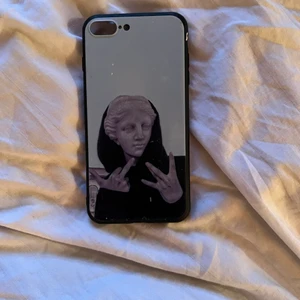 Mobilskal - FRAKT INGÅR! Asballt mobilskal för iPhone 8 Plus. Förlorat färg på vissa, minimala, ställen! 💕(postad 14/09/22)