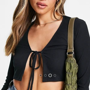 Cardigan - Säljer denna vackra cardigan från FLOUNCE. Strl 38. Frakt tillkommer!  