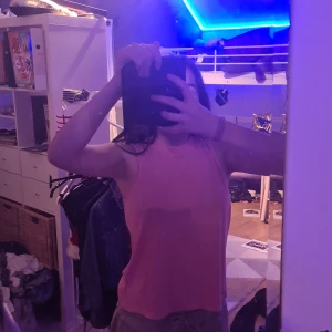 En tröja som är för stor för mig,nyskick - Ett linne 