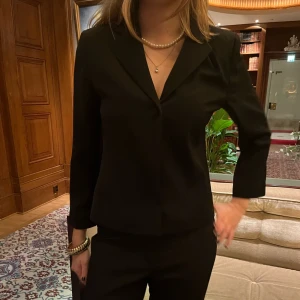 Kavaj topp   - Släpps 🤍söndag den 29 januari 🤍på vår hemsida som hittas i vår IG profil: Utvaltuf ❤️ SAVE THE DATE!