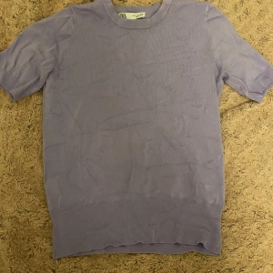 Trendig zara tröja - En nästan helt ny tröja som bara är använd 2 gånger! Har en jättefin lila färg💞