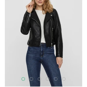 Biker jacka från vero moda - Jacka storlek S