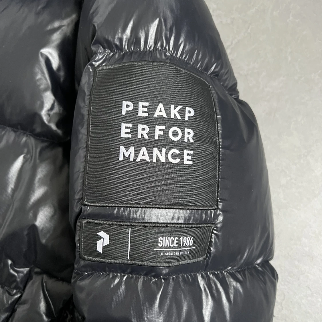 PEAK PERFORMANCE MOMENT DOWN HIGH GLOSS JACKA - 91