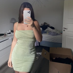 Grön klänning  - Storlek xs/s 