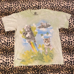 T-shirt  - Grön t-shirt med psychadeliskt print 