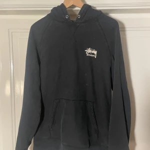 Stussy hoodie svart - Size M mens Måttligt använd