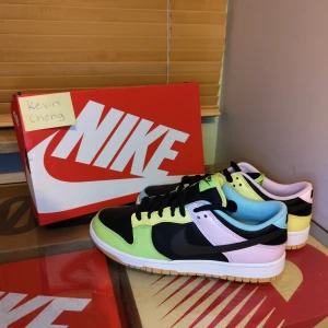 Nike Dunk Low "Free 99 Black" - WTS  Nike Dunk Low "Free 99 Black" Bin 1300 Size US 9/ 42,5 DS- Helt nya Kvitto finns från JDsports! Öppen för bid, Meetup i Stockholm eller postas på egen bekostnad. Skriv PM för mer info eller bilder.