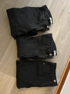 3 molly byxor - 3st svarta molly jeans i storlek M