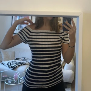 Randig T-shirt  - Söt randig T-shirt med stretchig passform! 