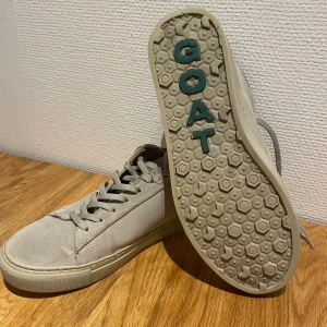 Goatlane - Säljer ett par fina Goatlane skor, funkar både som golfskor och vardags skor. Skorna är helt i läder och gjorda i Portugal  Storlek 40 men passar 41  Nypris 2200kr