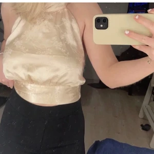 Fin topp - Finaste toppen i min garderob helt klart! Tyvärr har den blivit förliten, skriv privat för mer info!