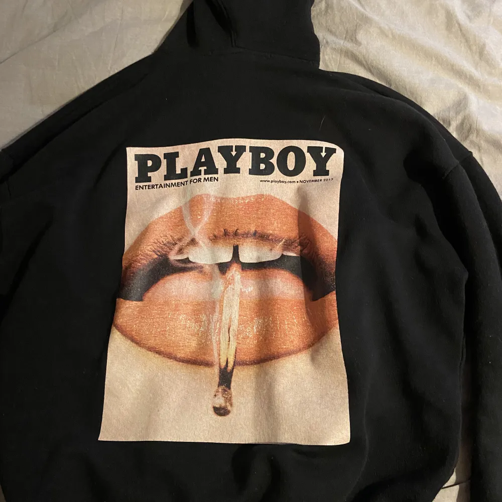 Playboy hoodie. Storlek S. Aldrig använd. Skriv om du har frågor . Tröjor & Koftor.