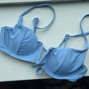 En ljusblå jättefin bikinitopp från zaful med knytning därbak!  OBS gratis frakt!
