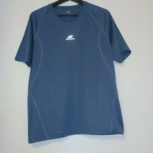 Träningströja - Träningströja. Oanvänd.