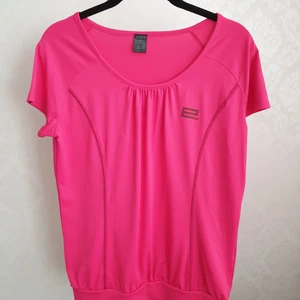 Träningströja - Träningströja stl 38/40 har aldrig blivit använd