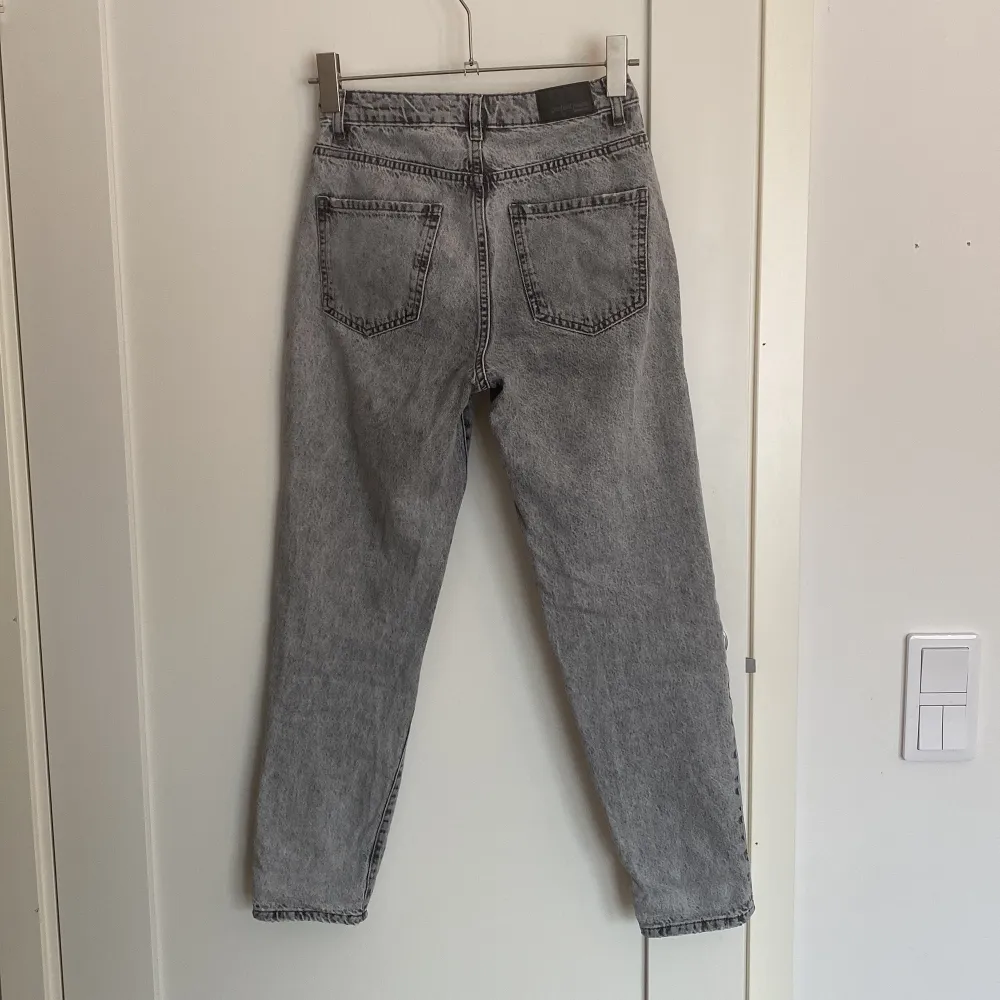 Dagny jeans från Gina tricot i storlek 34, färgen ”stentvättad”. Fint skick! 🌸 köparen står för frakten.. Jeans & Byxor.