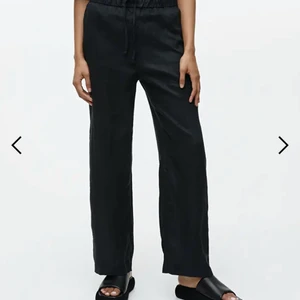 Arket linnebyxor  - Oanvända med lappkvar därav nyskick. Storlek S, passar perfekt bortsett från att de är lite för korta på mig som är 168💕 590 kr på hemsidan, säljer för 400