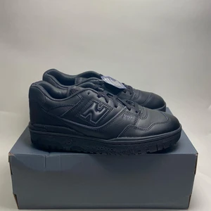 New balance 550 tripple black  - New balance 550 tripple black- helt nya / DSWT - pris 1549kr - storlek 42,5