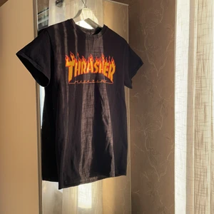 Thrasher T-shirt - Svart T-shirt från Thrasher. Använder ej längre!