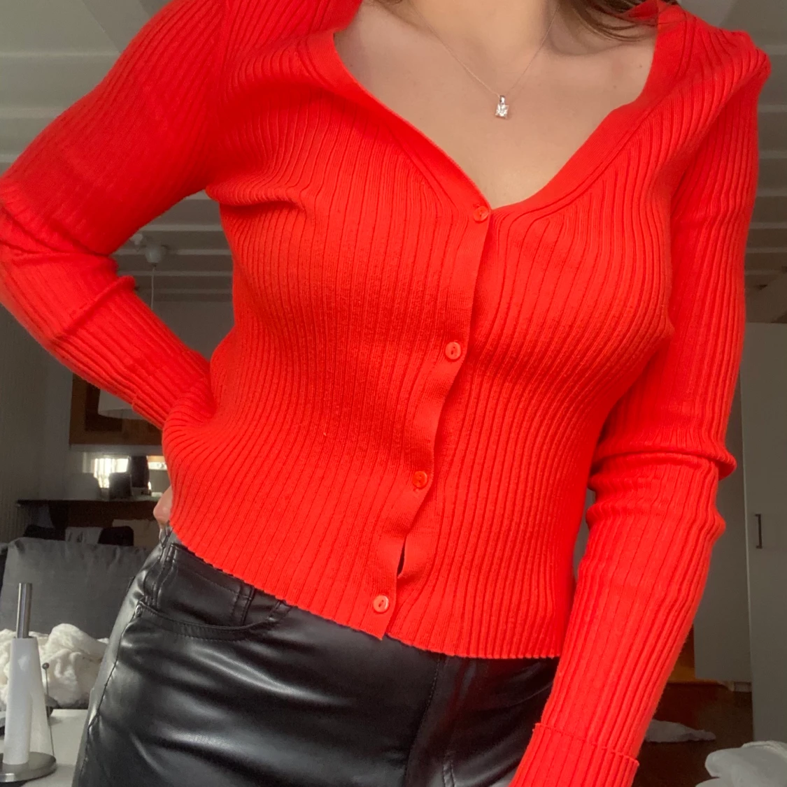 Röd tröja från H&M i strl M