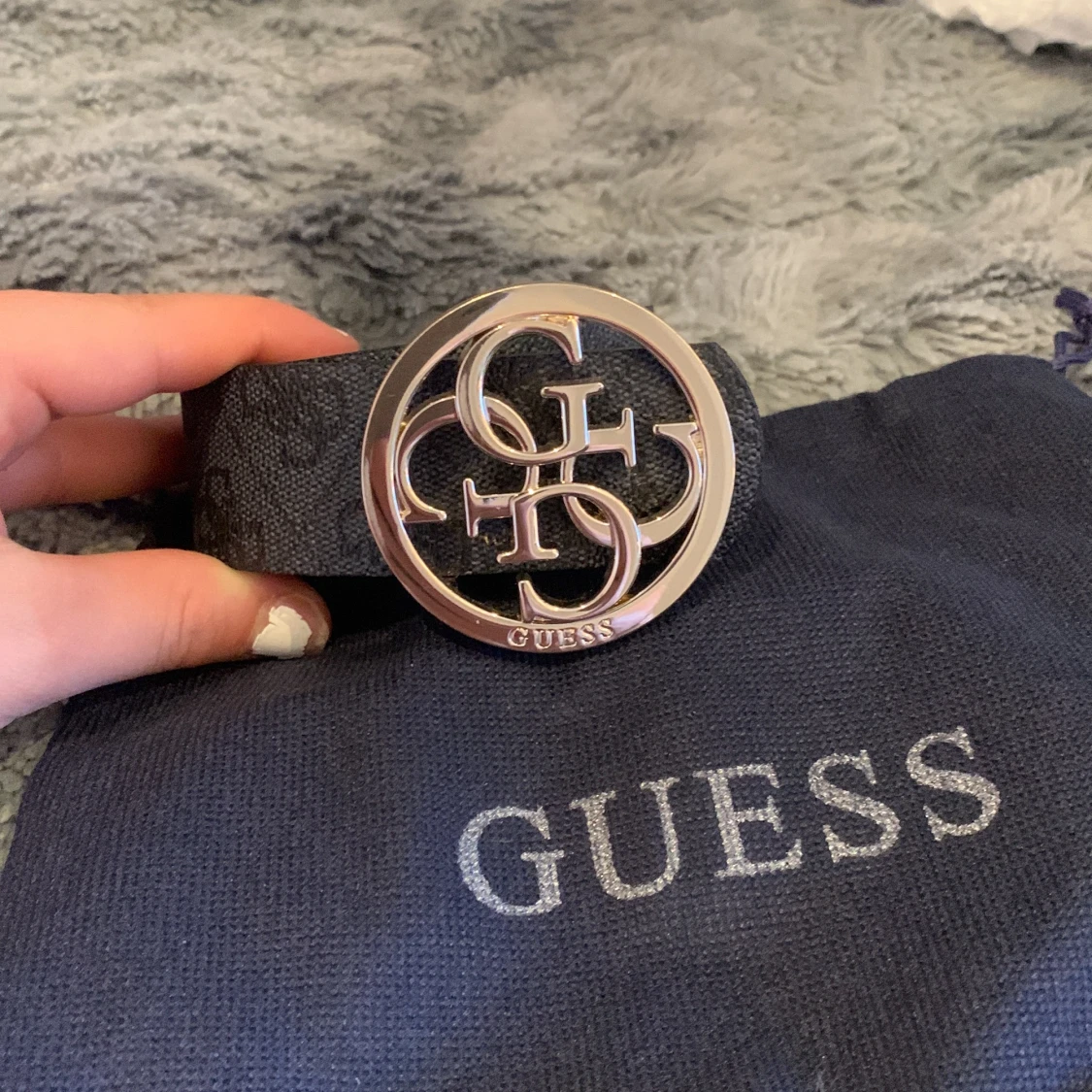 Guess bälte med guld spänne  - 90