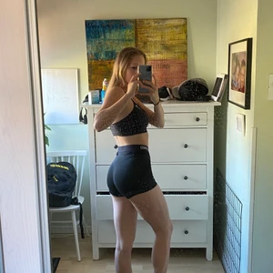 Tränings shorts  - Tränings shorts ifrån Nike  Ja har klippt bort lappen så vet inte exakt storlek, men ja har ofta xs/s i shorts