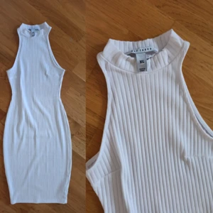 Nelly Trend vit klänning - Superfin oanvänd klänning kanske till skolavslutningen? Storlek xs men passar även s. 