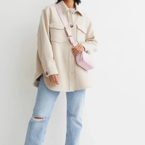 Oversize jacka säljes  - Säljer en helt ny jacka pga fel storlek. Prislapp kvar! 