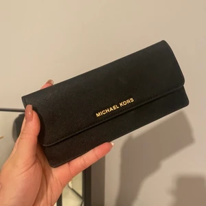 Michael Kors plånbok äkta  - Äkta Michael kors plånbok pris kan diskuteras 