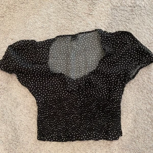 ❗️Prickig topp  från Ginatricot❗️ - 💕Säljer toppen då jag inte använder den längre. Toppen är i storlek 36💕