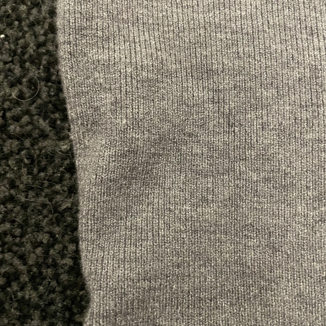 Grå, v-ringad tröja  - 91