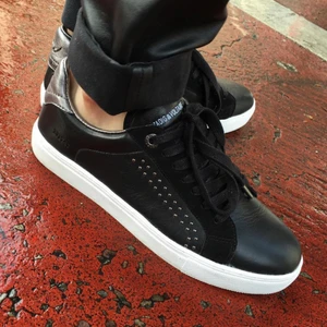 Zadig skor - Säljer mina zadig skor i användt skick! Skriv för egna bilder!