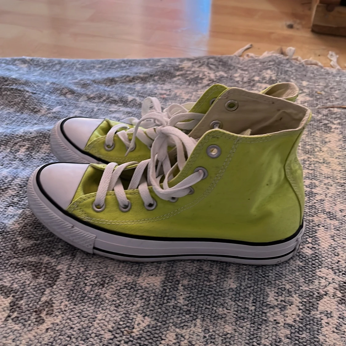 Ljus gröna converse  - 90