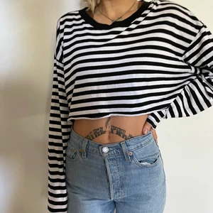 Randig tröja - Svart och vit randig tröja i skönt material