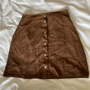 Kjol - Brun kjol från Kappahl. Super stretchig och skön! Köpearen står för frakt och jag tar Swish 🌸