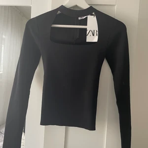 Zara topp  - Jättefin zara topp som är slutsåld på hemsidan💗 oanvänd med lapp kvar 🥰 