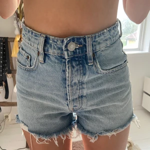 Zara shorts  - Jättefina shorts från Zara, använt en gång!❤️ Sitter jättebra🥰 OBS! Frakten kostar 45 kr🥰🥰🥰