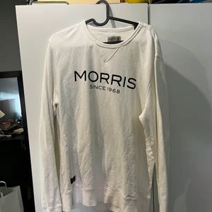 Morris sweatshirt strl M - Vit morris sweatshirt i strl M, fint skick!