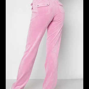 Söker!!! - Hej! Jag söker ett par juciy byxor med fickor och som kan vara i vilken färg som helst och ska passa mig som är 150 och som inte får kosta mer än 750kr!☺️💖