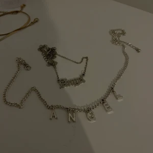 Två halsband - Två silverhalsband med tryck angel på bpda fast olika varianter. Köparen står för frakt. Båda är oanvönda