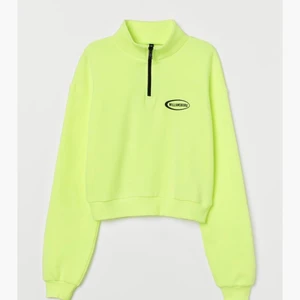 Sweatahirt hm strl S - Den är mer neongul än vad den ser ut på bilden. Mjuk och skön inuti. Använd fåtal gånger, helt nyskick. 