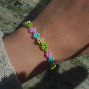 Armband  - ADELE armband  Justerbar storlek 85kr Frakt på 15kr tillkommer 🌸🌸🌸🌸🌸🌸🌸🌸🌸🌸