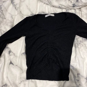 Tröja  - Säljer denna superfina tröja, skick 10/10. den är köpt för 100 så säljer den för 50kr+frakt 