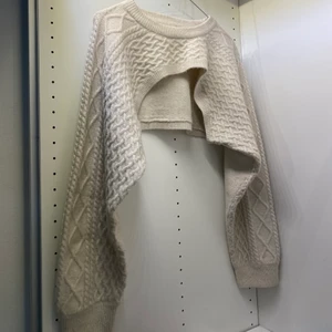 Stickad tröja - Stickad tröja som endast är använd en gång, så nyskick!!