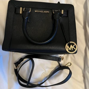 Original Michael kors väska - Svart Michael kors väska som nya. Handbag/shoulder bag