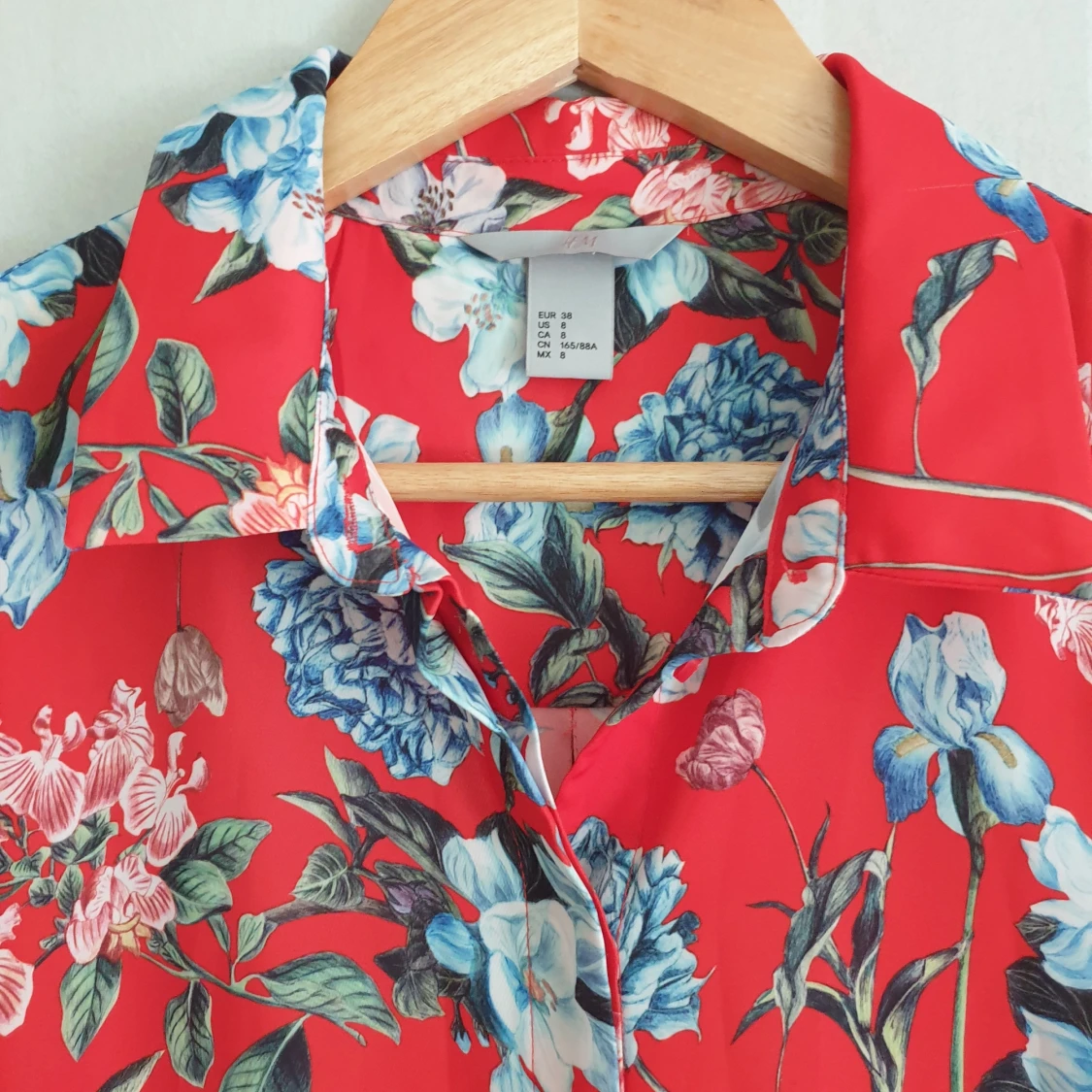 A floral shirt, light fabric, size M - 91