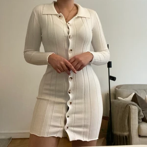 Klänning srl s/m  - Jättefin klänning som är superskön men används ej, den är endast använd 2 gånger :) a