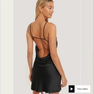 Helt ny klänning - Säljer en helt ny klänning med lapp kvar från misslisibells kollektion med NAKD. I st 36, säljes då den aldrig kommit till användning. Köparen står för frakten.